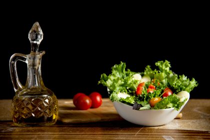 huile d'olive et salade verte